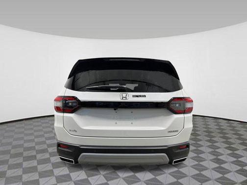 2025 Honda Pilot Touring 8-Passenger