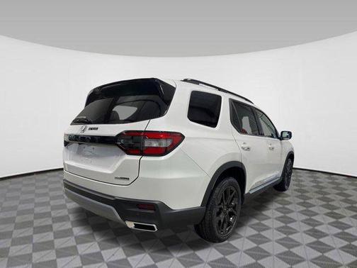 2025 Honda Pilot Touring 8-Passenger