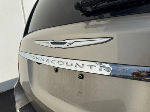 2014 Chrysler Town & Country Touring-L