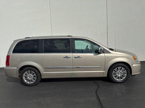 2014 Chrysler Town & Country Touring-L