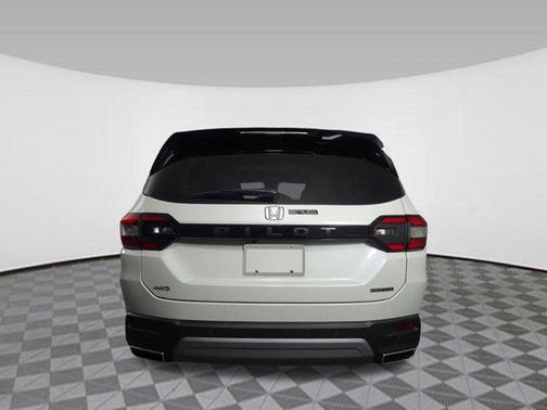 2025 Honda Pilot Touring 8-Passenger