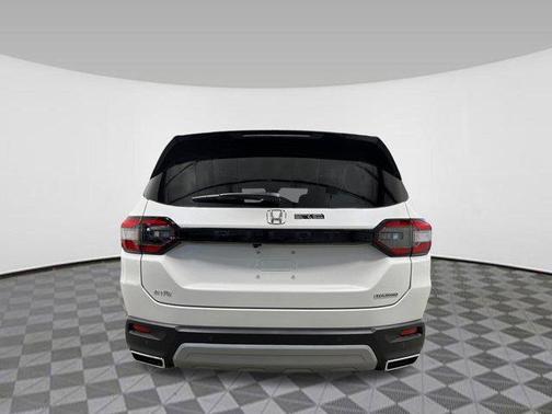 2025 Honda Pilot Touring 8-Passenger