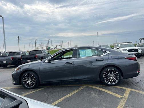 2023 Lexus ES 300h Base