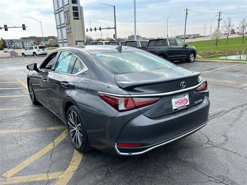 2023 Lexus ES 300h Base