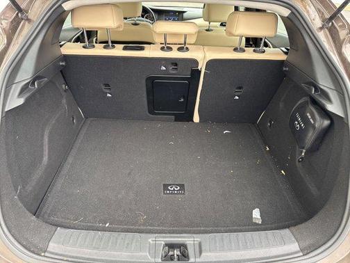 2018 INFINITI QX30 Luxury