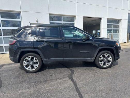 Diamond Black Crystal Pearlcoat 2018 Jeep Compass Limited