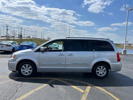 2012 Chrysler Town & Country Touring