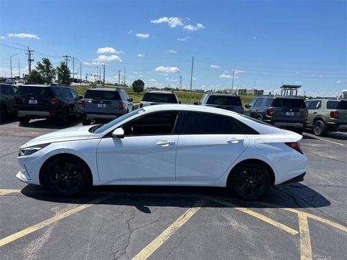 2021 Hyundai ELANTRA SEL