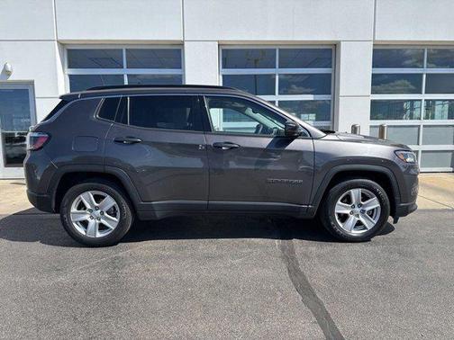 Granite Crystal Metallic Clearcoat 2022 Jeep Compass Latitude