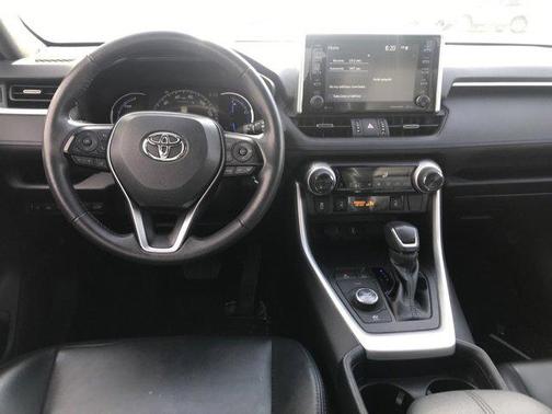 2020 Toyota RAV4 Hybrid SE