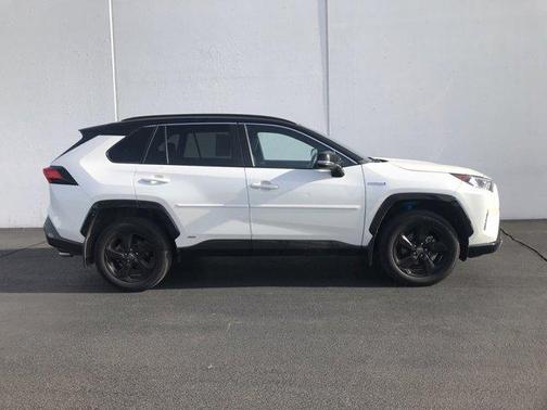 2020 Toyota RAV4 Hybrid SE