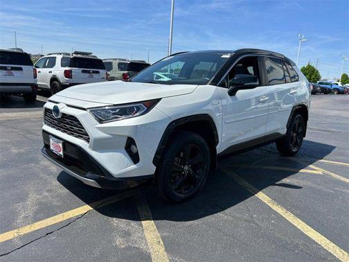 2020 Toyota RAV4 Hybrid SE