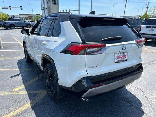 2020 Toyota RAV4 Hybrid SE