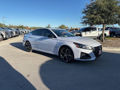 2023 Nissan Altima SR FWD