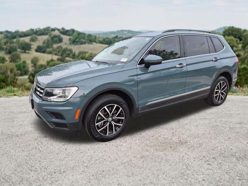 Platinum Gray Metallic 2021 Volkswagen Tiguan 2.0T SE