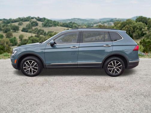 Platinum Gray Metallic 2021 Volkswagen Tiguan 2.0T SE