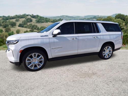 Iridescent Pearl Tricoat 2023 Chevrolet Suburban 4WD High Country