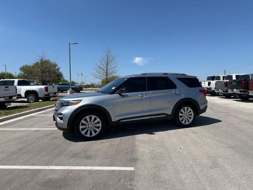 Iconic Silver Metallic 2021 Ford Explorer Limited