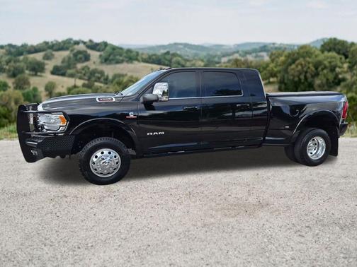 Diamond Black Crystal Pearlcoat 2023 RAM 3500 Longhorn