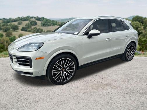 Cashmere Beige Metallic 2024 Porsche Cayenne Cayenne