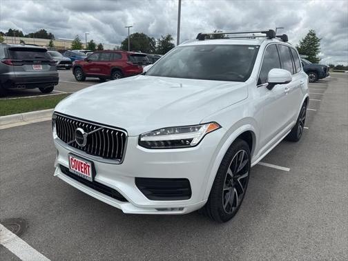 2022 Volvo XC90 T6 Momentum