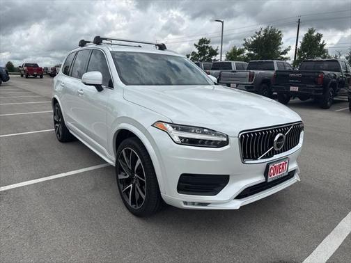 2022 Volvo XC90 T6 Momentum
