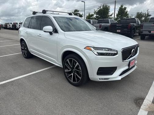2022 Volvo XC90 T6 Momentum