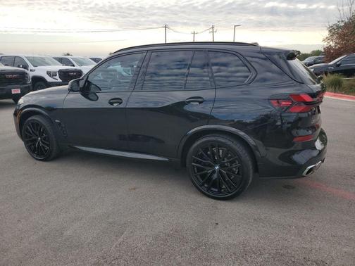 2025 BMW X5 M60i