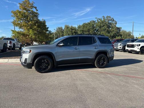 2023 GMC Acadia AWD AT4