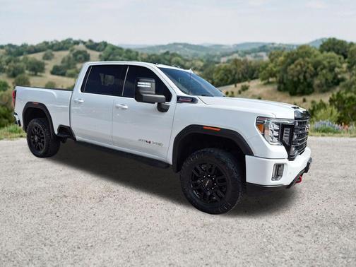Summit White 2022 GMC Sierra 2500 AT4