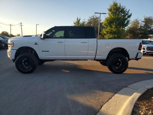 2024 RAM 2500 Laramie Crew Cab 4x4 6'4' Box