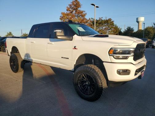 2024 RAM 2500 Laramie Crew Cab 4x4 6'4' Box