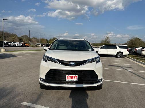 2024 Toyota Sienna XLE