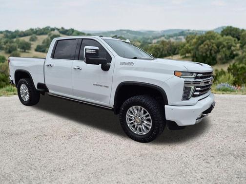 Summit White 2022 Chevrolet Silverado 2500 High Country