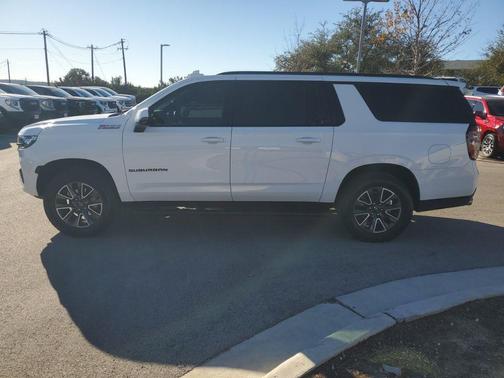 2023 Chevrolet Suburban 4WD Z71