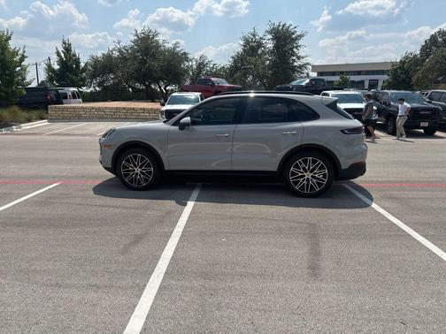 2024 Porsche Cayenne Base