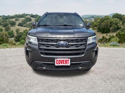 Magnetic Metallic 2018 Ford Explorer XLT