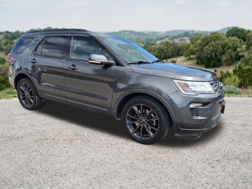 Magnetic Metallic 2018 Ford Explorer XLT