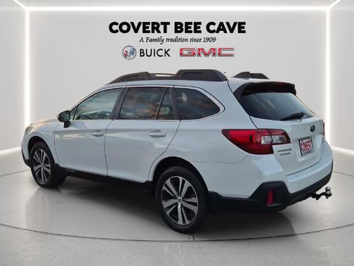 Crystal White Pearl 2018 Subaru Outback 3.6R Limited