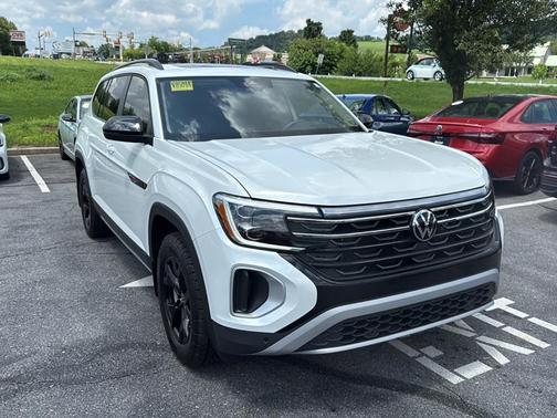 2024 Volkswagen Atlas 2.0T Peak Edition SEL