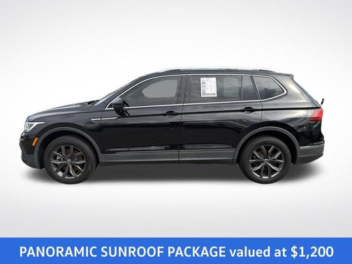 Deep Black Pearl Effect 2023 Volkswagen Tiguan 2.0T SE