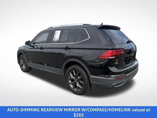 Deep Black Pearl Effect 2023 Volkswagen Tiguan 2.0T SE