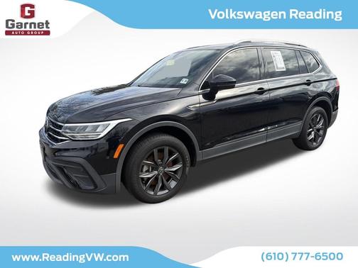 Deep Black Pearl Effect 2023 Volkswagen Tiguan 2.0T SE
