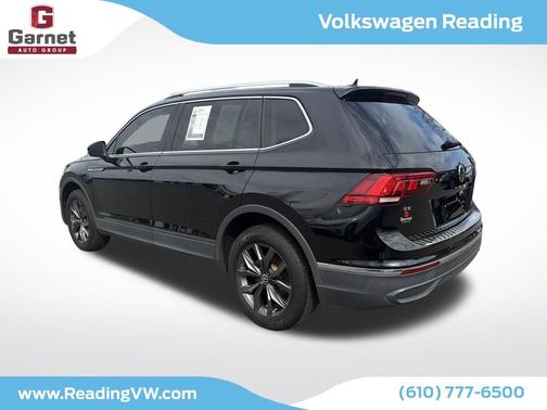Deep Black Pearl Effect 2023 Volkswagen Tiguan 2.0T SE