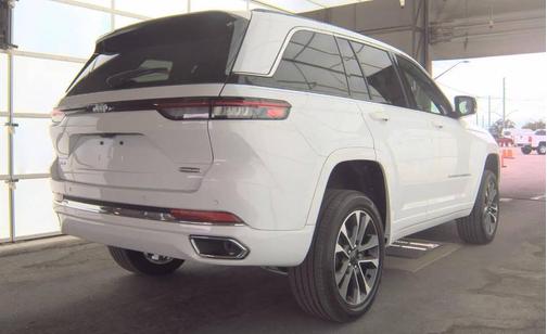 Bright White Clearcoat 2024 Jeep Grand Cherokee Overland