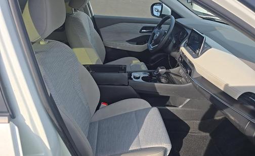 Pearl White Tricoat 2023 Nissan Rogue SV