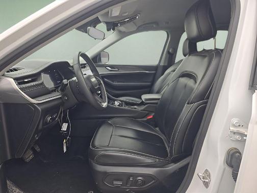 Bright White Clearcoat 2023 Jeep Grand Cherokee Limited