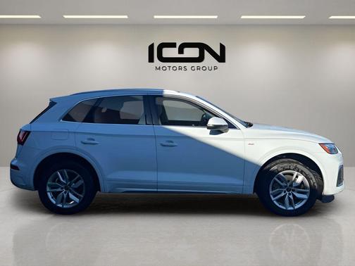 Glacier White Metallic 2022 Audi Q5 45 S line Premium
