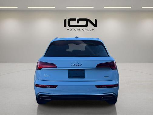 Glacier White Metallic 2022 Audi Q5 45 S line Premium