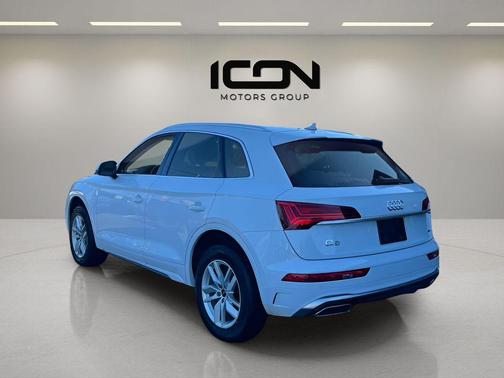Glacier White Metallic 2022 Audi Q5 45 S line Premium